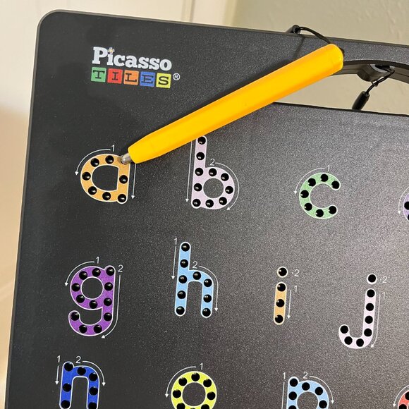 Picasso Tiles - Magnetic Drawing Board - 2 in 1 - Alphabet & Free Style - abc - Picture 3 of 4